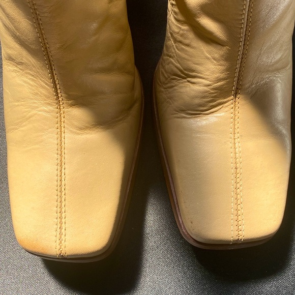 Vintage tan leather booties. Made in Brazil. Size 8B. Bra. 37. EUR. 39. - Picture 7 of 15